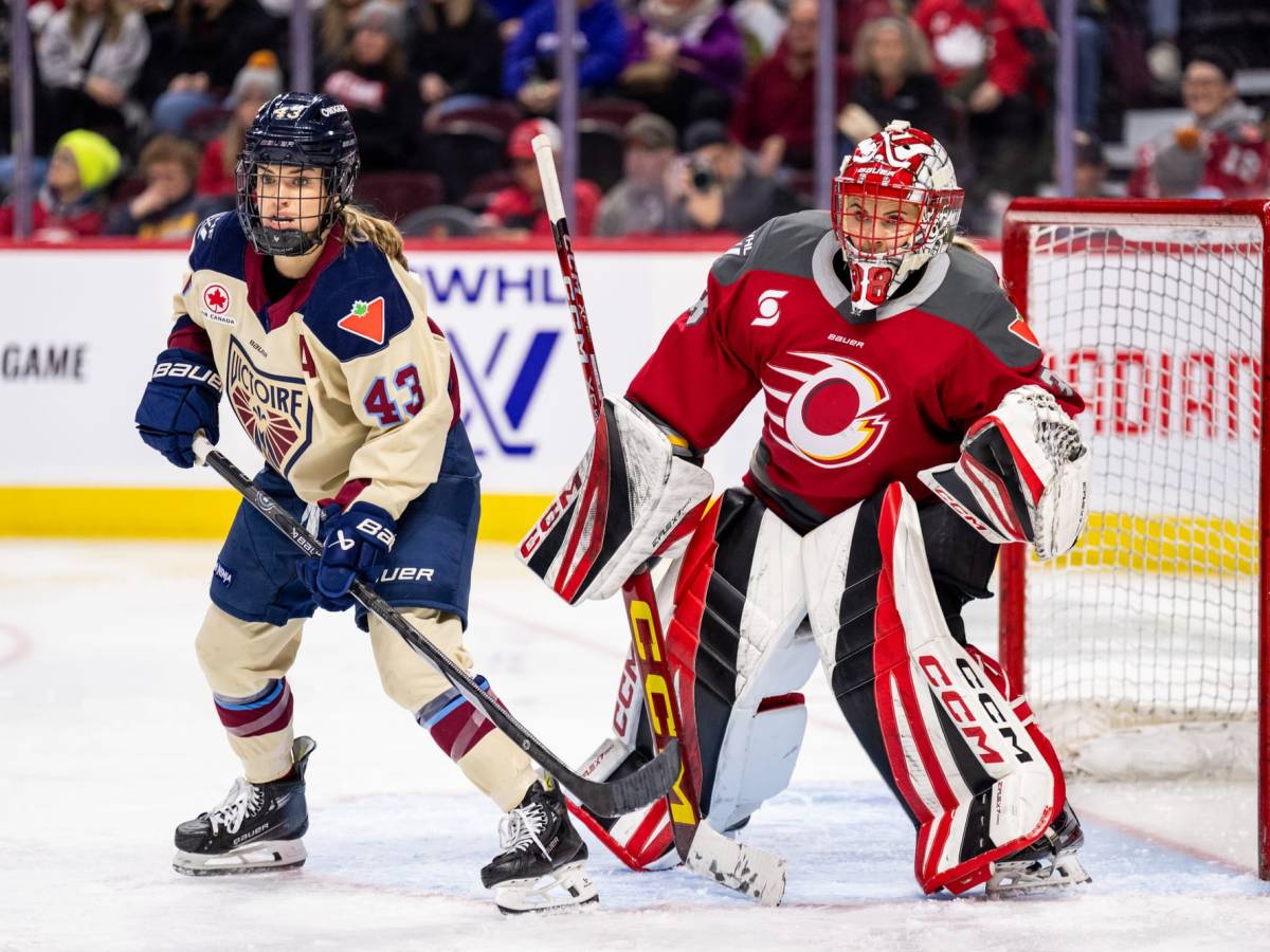 Emerance Maschmeyer tracks the puck