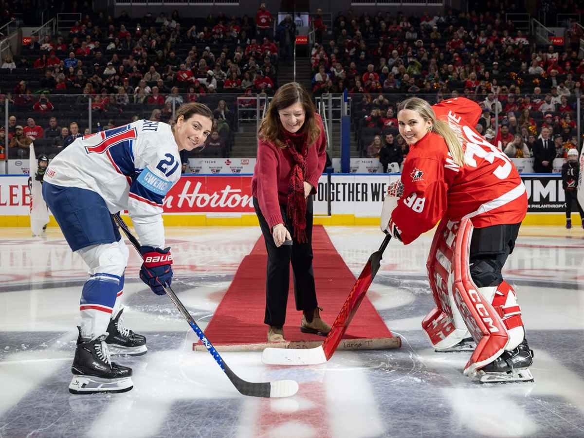 Hilary Knight and Emerance Maschmeyer pose for the ceremonial face-off